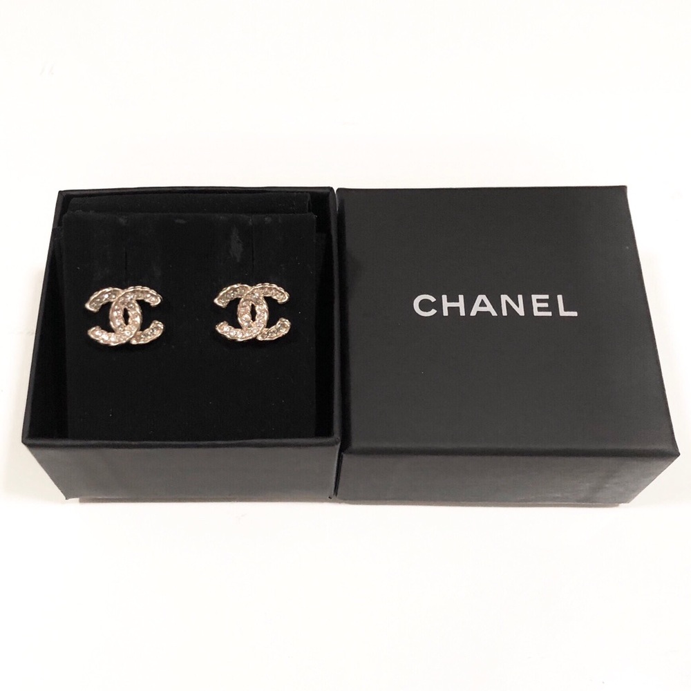 🚫SOLD🚫 🎁✨Chanel Moscova Classic CC Earrings✨🎁